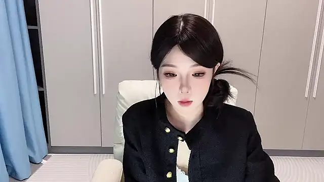 Snapshot of Q-ing chatting on October 2025 01:02:01 PM Q-ing online show from October 2025 01:02:01 PM