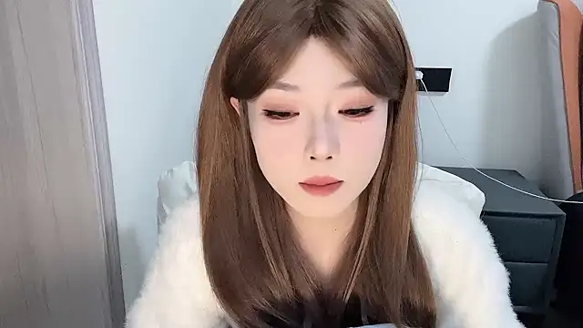 Snapshot of Q-ing chatting on February 2025 03:20:01 PM Q-ing online show from February 2025 03:20:01 PM