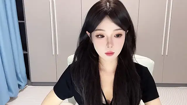 Snapshot of Q-ing chatting on September 2025 05:29:02 AM Q-ing online show from September 2025 05:29:02 AM