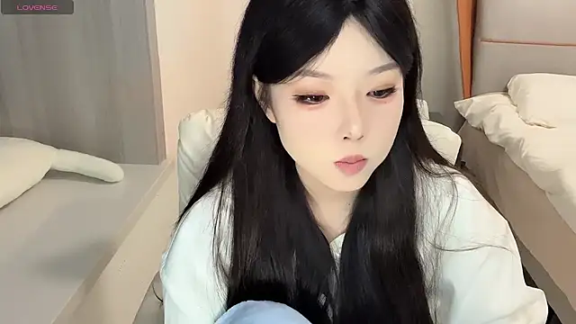 Snapshot of Q-ing chatting on December 2024 03:31:01 PM Q-ing online show from December 2024 03:31:01 PM