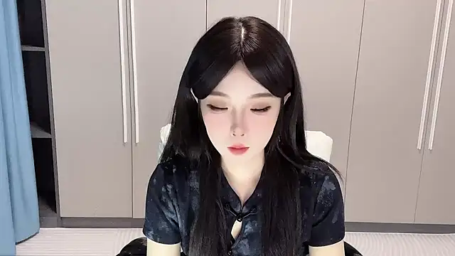 Snapshot of Q-ing chatting on October 2025 04:15:02 PM Q-ing online show from October 2025 04:15:02 PM