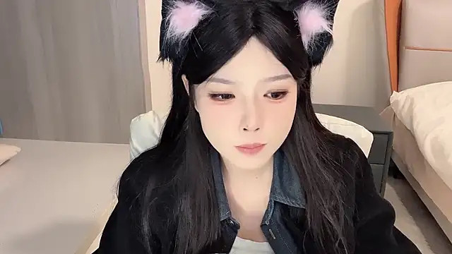 Snapshot of Q-ing chatting on January 2025 03:55:01 PM Q-ing online show from January 2025 03:55:01 PM