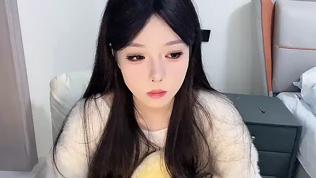 Snapshot of Q-ing chatting on January 2025 10:01:01 PM Q-ing online show from January 2025 10:01:01 PM