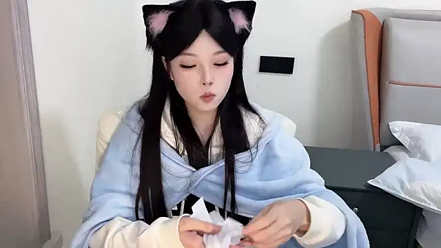 Snapshot of Q-ing chatting on January 2025 11:55:02 PM Q-ing online show from January 2025 11:55:02 PM