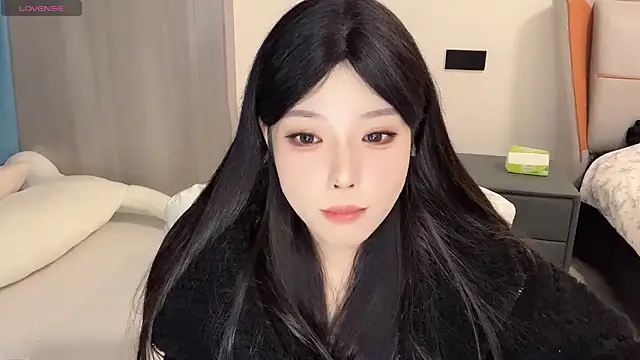 Snapshot of Q-ing chatting on December 2024 06:17:02 PM Q-ing online show from December 2024 06:17:02 PM