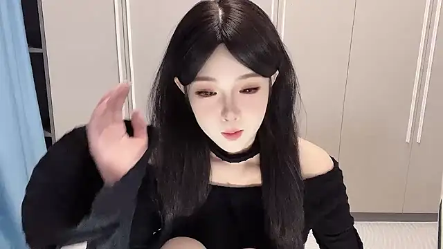 Snapshot of Q-ing chatting on November 2025 12:42:02 PM Q-ing online show from November 2025 12:42:02 PM