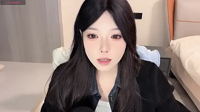 Snapshot of Q-ing chatting on January 2025 12:40:01 PM Q-ing online show from January 2025 12:40:01 PM