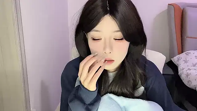 Snapshot of Q-ing chatting on March 2025 09:38:01 AM Q-ing online show from March 2025 09:38:01 AM