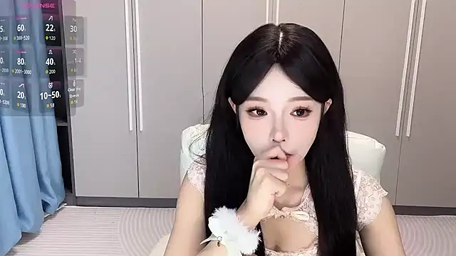 Snapshot of Q-ing chatting on September 2025 01:55:01 PM Q-ing online show from September 2025 01:55:01 PM