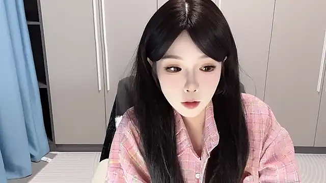 Snapshot of Q-ing chatting on October 2025 02:07:01 PM Q-ing online show from October 2025 02:07:01 PM