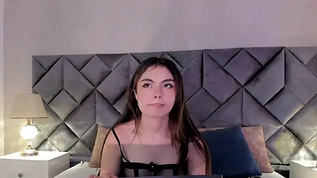 Luisa0110 online show from April 2026 05:20:02 PM