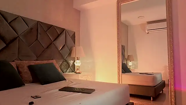 Luisa0110 online show from April 2026 07:26:02 PM