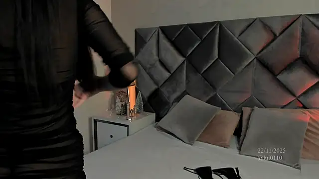 Luisa0110 online show from November 2025 08:18:02 PM