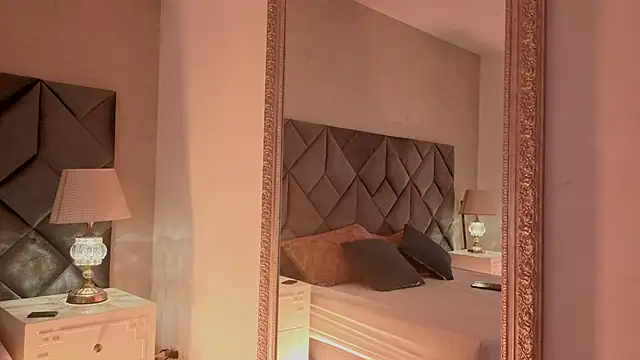 Luisa0110 online show from April 2026 07:48:02 PM