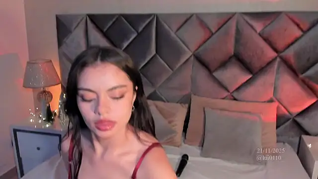 Luisa0110 online show from November 2025 08:41:02 PM