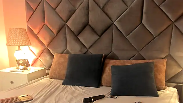 Luisa0110 online show from March 2026 05:01:02 PM