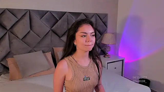 Luisa0110 online show from November 2025 08:01:01 PM