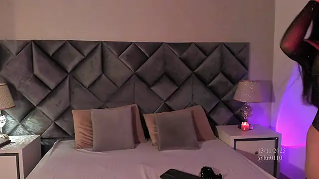 Luisa0110 online show from November 2025 07:29:01 PM