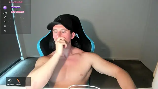 Snapshot of _DownUnderFit_ chatting on November 2025 10:48:01 PM DownUnderFit online show from November 2025 10:48:01 PM