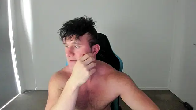 Snapshot of _DownUnderFit_ chatting on October 2025 12:44:02 AM DownUnderFit online show from October 2025 12:44:02 AM