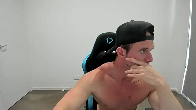 Snapshot of _DownUnderFit_ chatting on November 2025 03:06:01 AM DownUnderFit online show from November 2025 03:06:01 AM