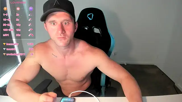 Snapshot of _DownUnderFit_ chatting on November 2025 10:35:01 PM DownUnderFit online show from November 2025 10:35:01 PM