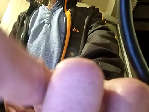 Snapshot of stavroun chatting on December 2025 10:32:01 PM stavroun online show from December 2025 10:32:01 PM