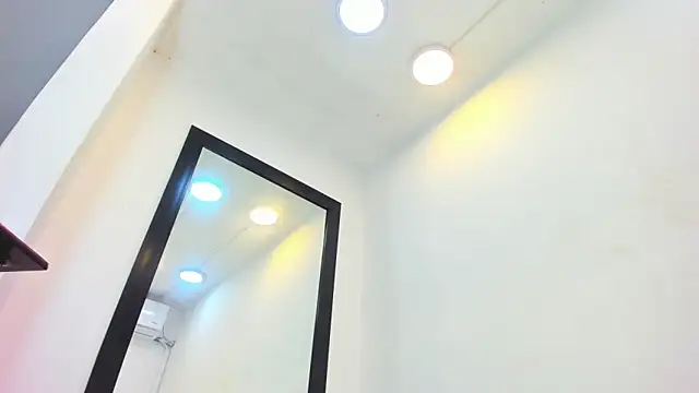 Snapshot of vera_candella chatting on March 2026 10:50:01 AM vera candella online show from March 2026 10:50:01 AM