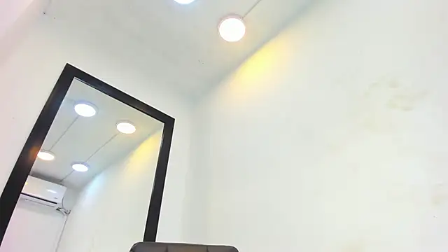 Snapshot of vera_candella chatting on April 2026 09:47:02 AM vera candella online show from April 2026 09:47:02 AM