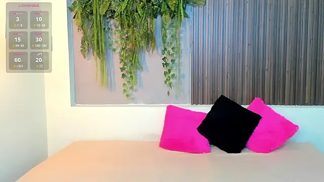 AmyBarton02 online show from September 2025 04:43:02 PM