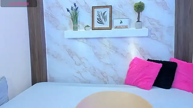 AmyBarton02 online show from December 2025 06:13:01 PM