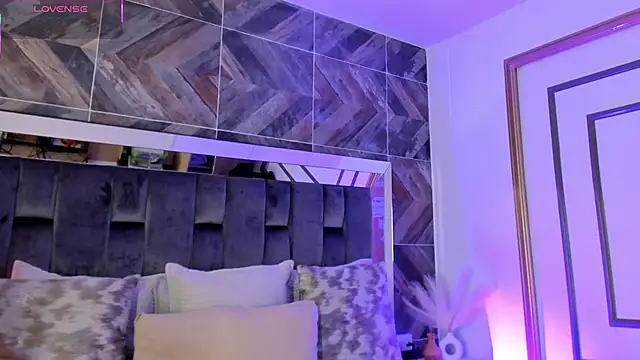 TaniaSmith1 online show from November 2025 11:16:01 PM