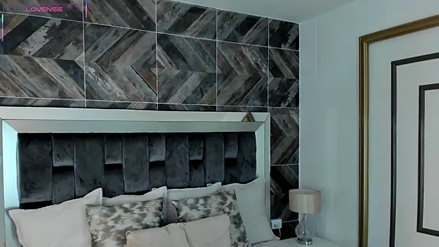 TaniaSmith1 online show from September 2025 11:05:02 PM