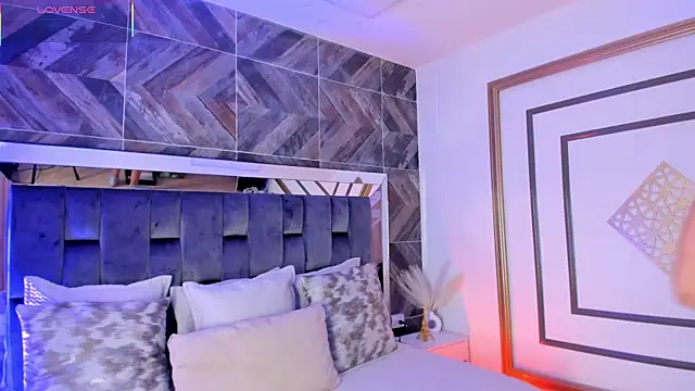 TaniaSmith1 online show from November 2025 11:15:02 PM