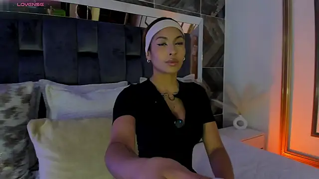 TaniaSmith1 online show from November 2025 11:16:02 PM