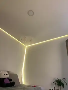 AmmyCollinsW online show from April 2026 10:00:02 PM