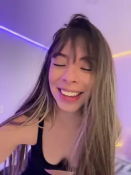 AmmyCollinsW online show from December 2025 03:25:01 PM