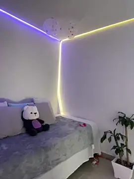 AmmyCollinsW online show from April 2026 09:49:02 PM