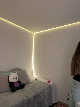 AmmyCollinsW online show from April 2026 09:21:01 PM