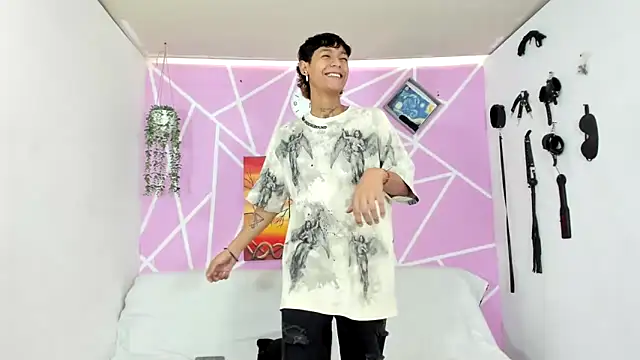 Snapshot of Fresahot2005 chatting on February 2025 07:17:01 PM Fresahot2005 online show from February 2025 07:17:01 PM