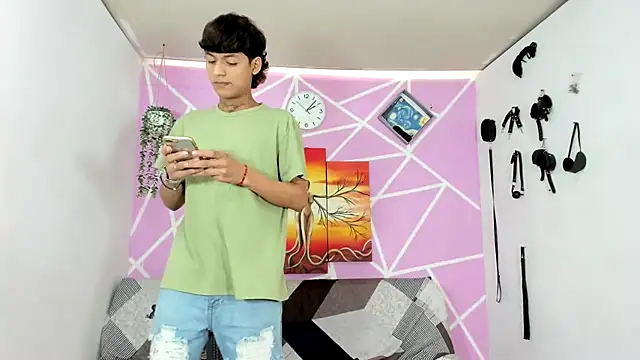 Snapshot of Fresahot2005 chatting on February 2025 07:10:02 PM Fresahot2005 online show from February 2025 07:10:02 PM