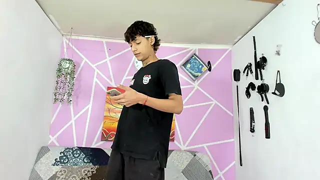 Snapshot of Fresahot2005 chatting on January 2025 07:15:01 PM Fresahot2005 online show from January 2025 07:15:01 PM