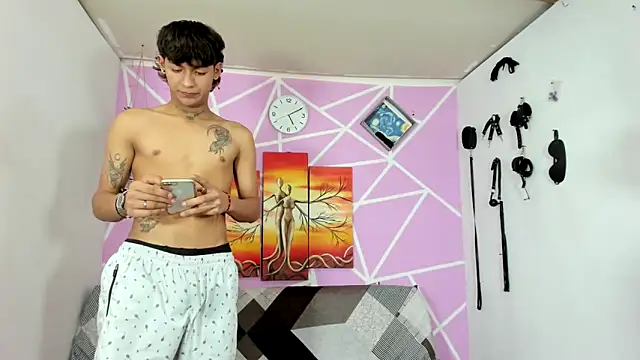 Snapshot of Fresahot2005 chatting on February 2025 10:13:01 PM Fresahot2005 online show from February 2025 10:13:01 PM