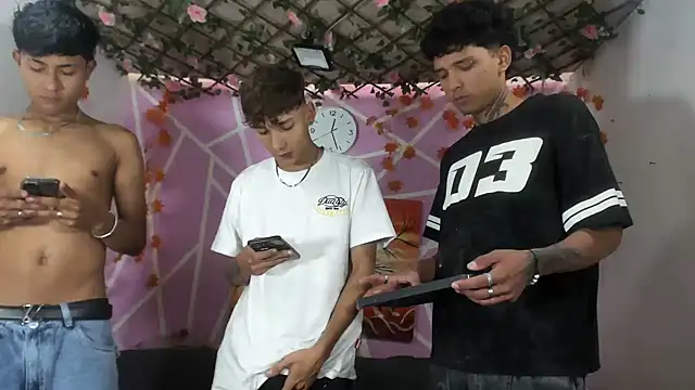 Snapshot of Fresahot2005 chatting on November 2025 03:04:02 PM Fresahot2005 online show from November 2025 03:04:02 PM