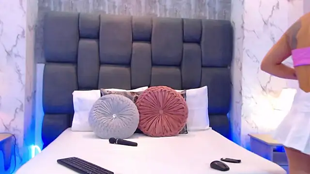 Snapshot of SophieWolkman chatting on November 2025 12:09:02 PM SophieWolkman online show from November 2025 12:09:02 PM