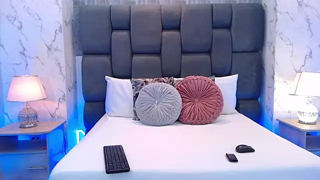 Snapshot of SophieWolkman chatting on November 2025 12:09:02 PM SophieWolkman online show from November 2025 12:09:02 PM