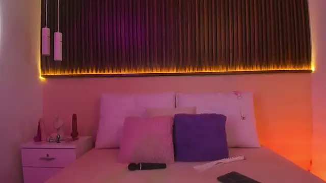 Liz grey  online show from November 2025 04:56:01 AM