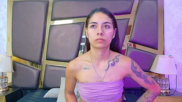 NicoleEsposito online show from November 2025 01:05:01 PM