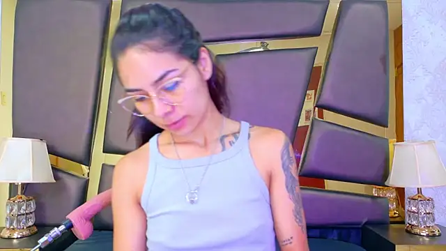 NicoleEsposito online show from December 2025 01:57:01 PM