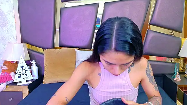 NicoleEsposito online show from April 2026 12:34:01 PM